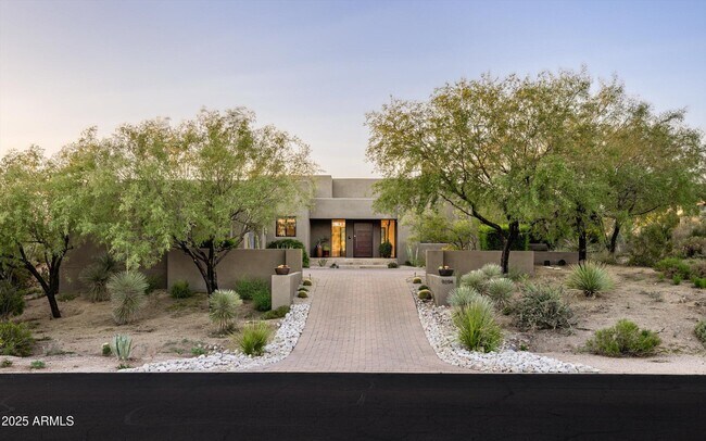 Building Photo - 9894 E Miramonte Dr