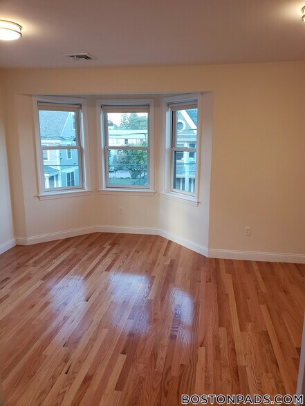 Building Photo - 96 Waumbeck St