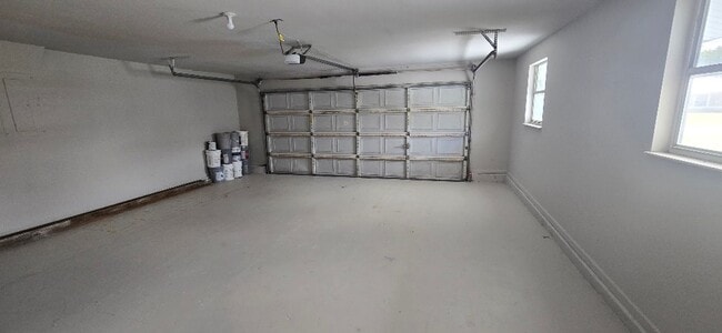 Building Photo - Pet Friendly Updated GREAT home in the area of Trafalgar and Skyline close to boat ramp and park!