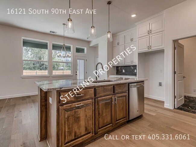 Building Photo - 16121 S 90th East Ave