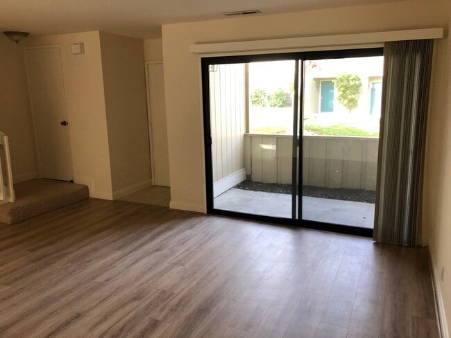 Building Photo - 818 Juno Ln