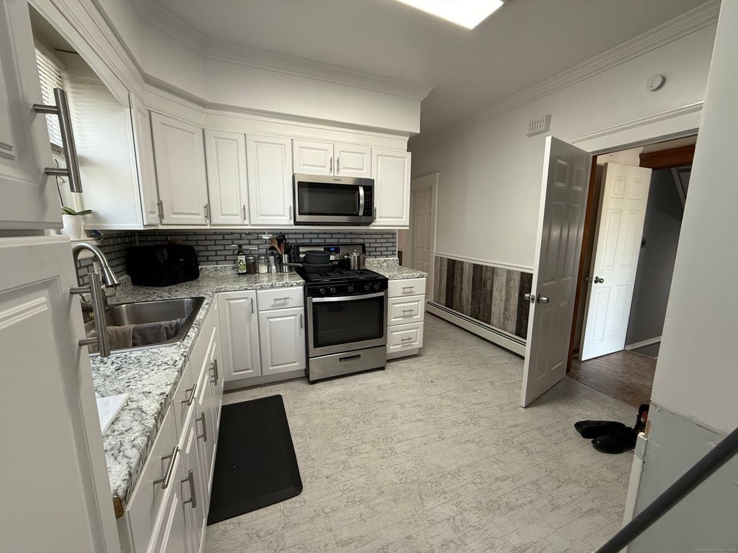 Building Photo - 1049 Campbell Ave
