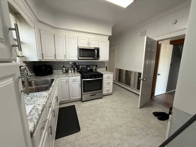 Building Photo - 1049 Campbell Ave