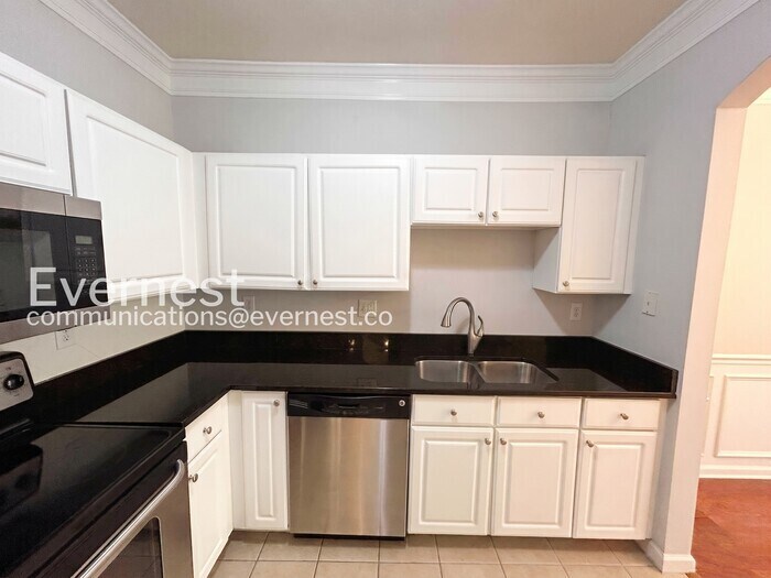Building Photo - 1850 Cotillion Dr