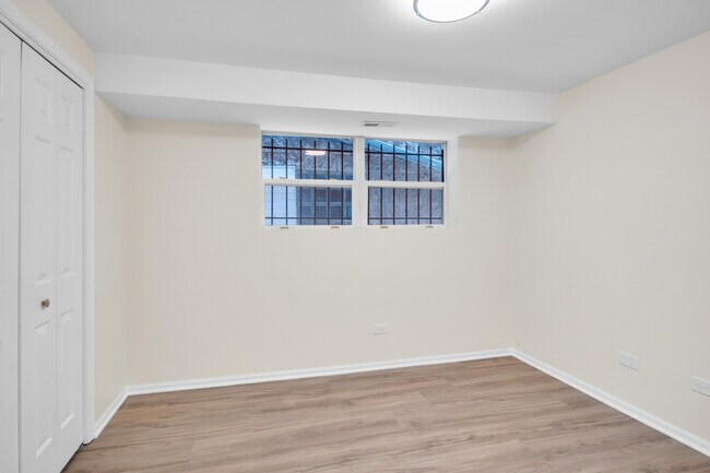 Building Photo - 2023 W Superior St