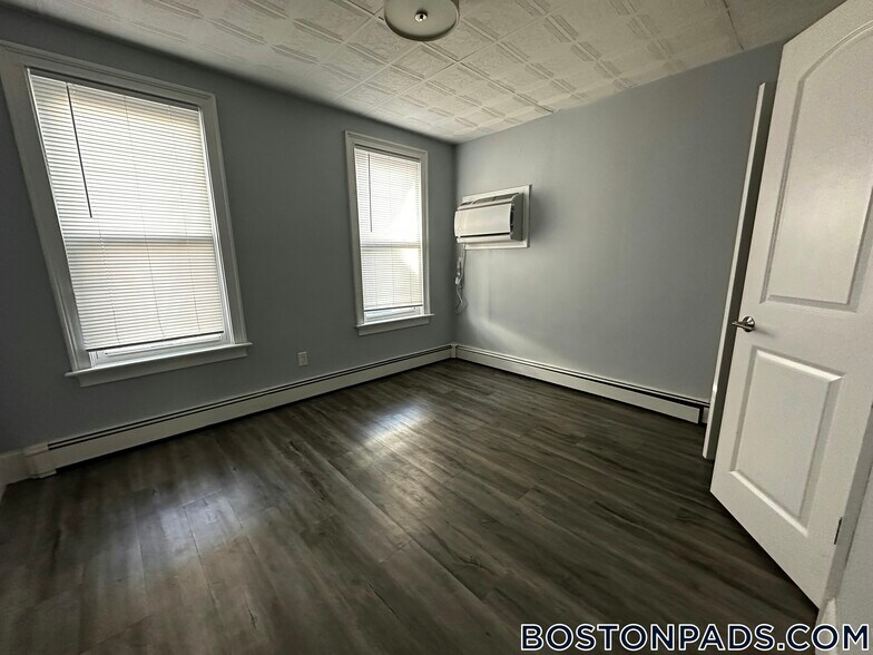 Building Photo - 195 Maverick St