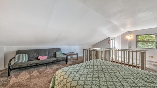Building Photo - Well appointed, super clean condo - furnis...