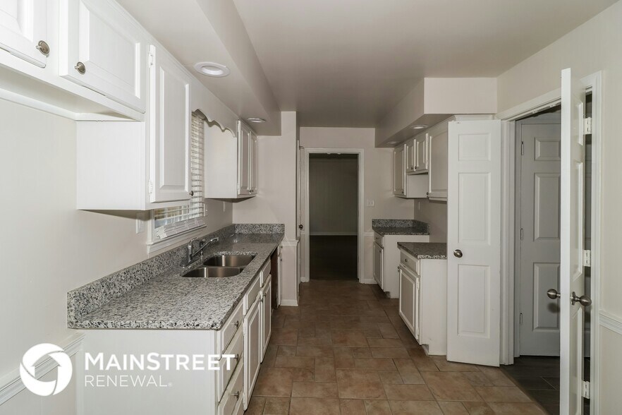 Building Photo - 109 W Pecan Valley St