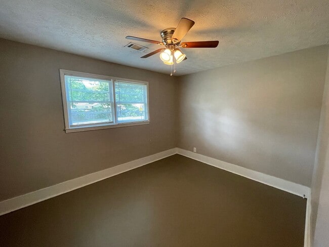 Building Photo - Updated 3/1 House in Cedartown- $1,395