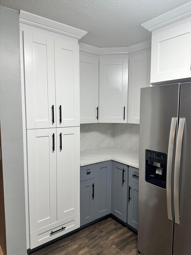 Building Photo - 3464 Commodore Ct