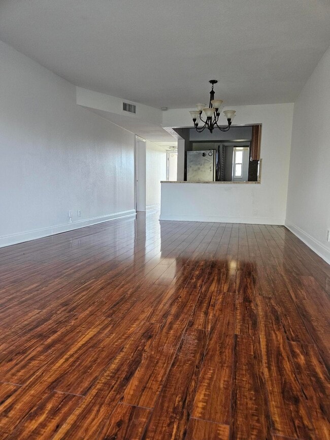 Building Photo - 8000 S Colony Cir