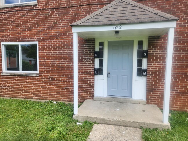 Door - 102 N Hampton Rd