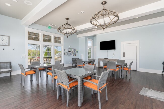 Building Photo - Gorgeous 5 Bedroom Home with First Floor I...