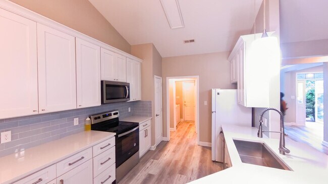 Building Photo - 14808 Bergerac Ct