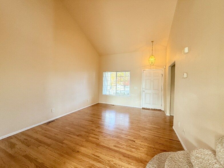 Building Photo - 7023 Bonnie Brae Ln