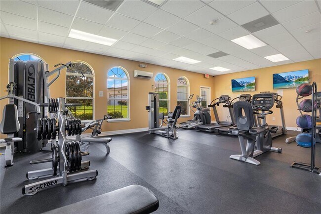 Building Photo - 13540 Fountainbleau Dr