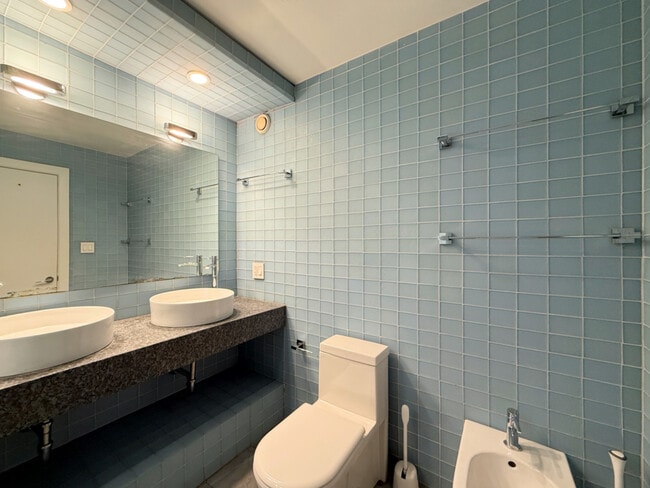 Building Photo - 211 E Ohio St