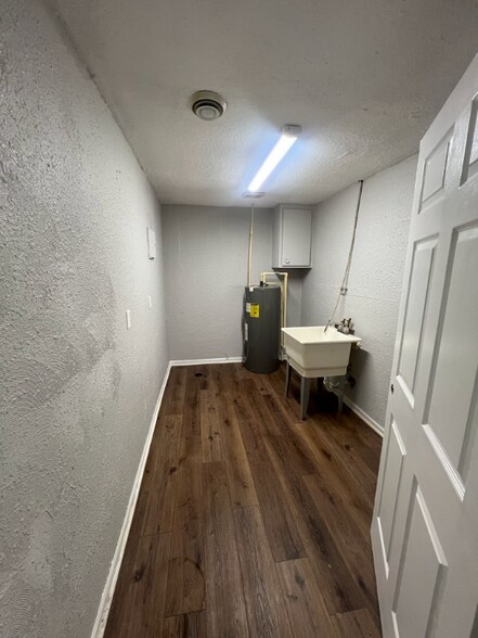Building Photo - 6078 N 39th St
