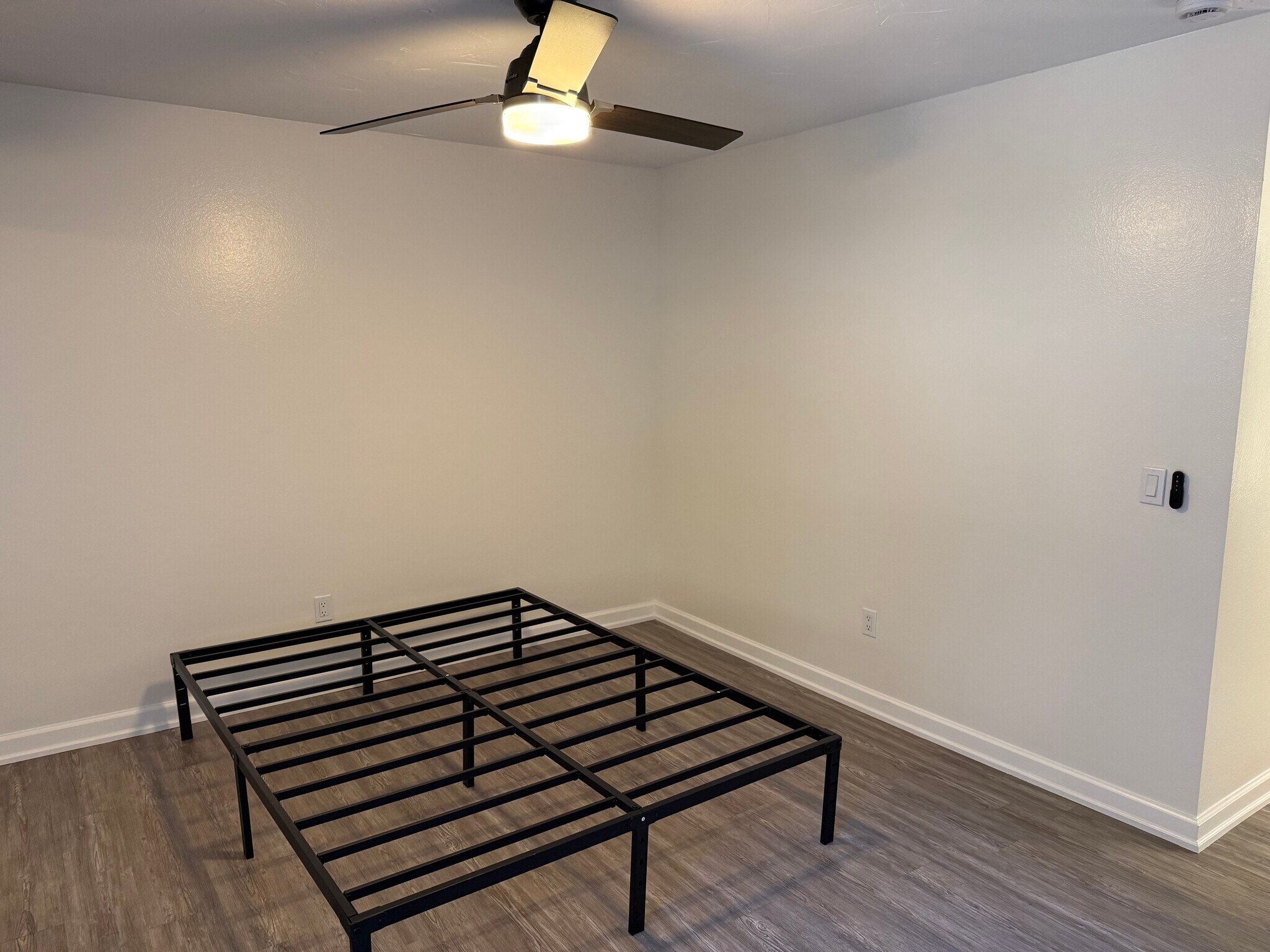 Building Photo - 1615 Hotel Cir S