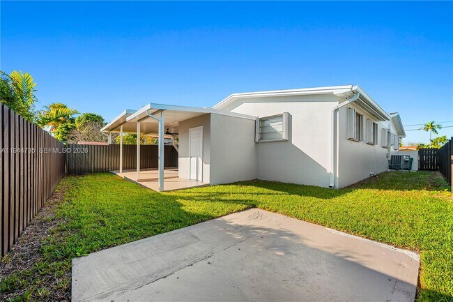 Building Photo - 3855 SW 87th Pl