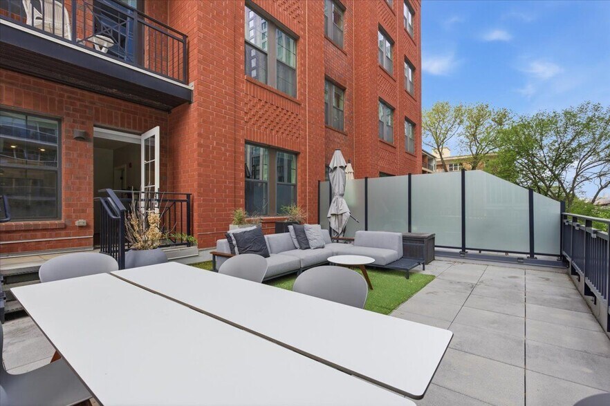 Building Photo - 1411 Key Blvd