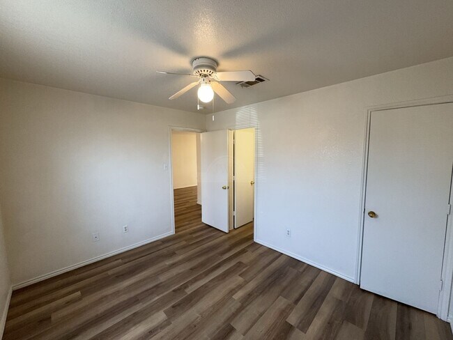 Building Photo - 1709 Spring Rose Cir