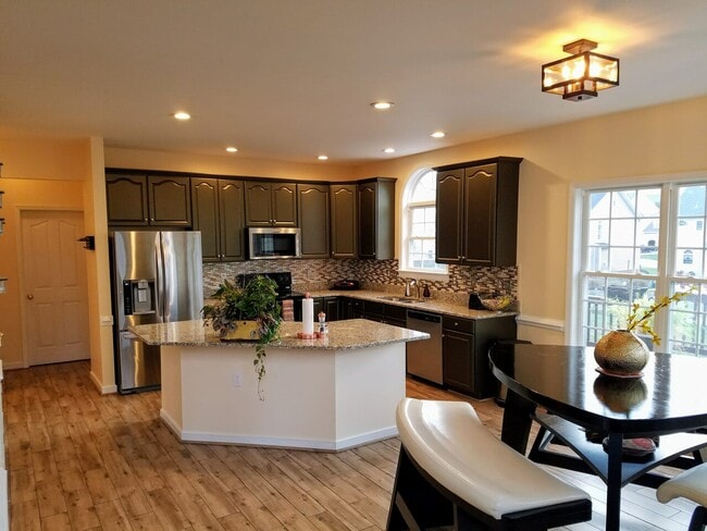 Building Photo - 4917 Sadler Glen Ct, Glen Allen, VA 23060
