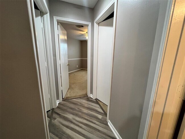 Building Photo - 2427 Halstead Dr
