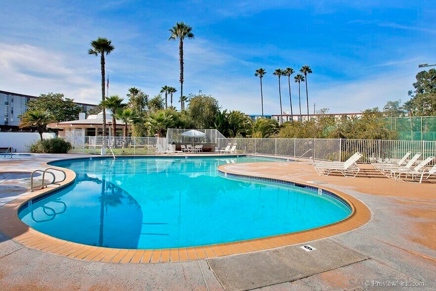 HEATED Saltwater pool - 3050 Rue Dorleans