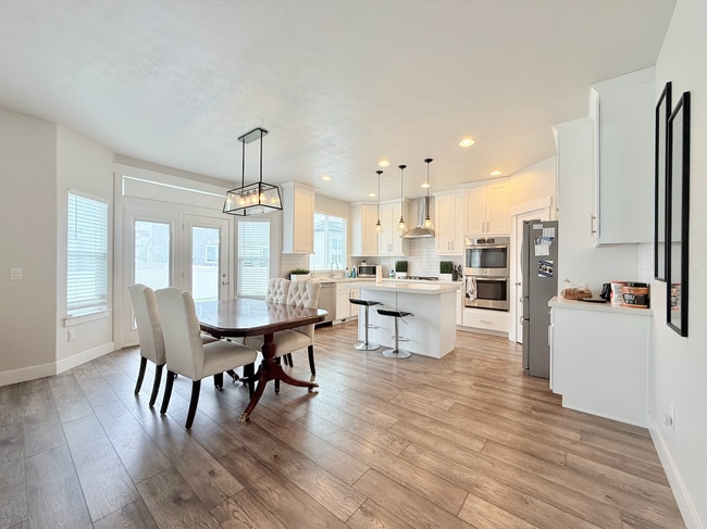 Building Photo - VERY Spacious house in Vineyard!