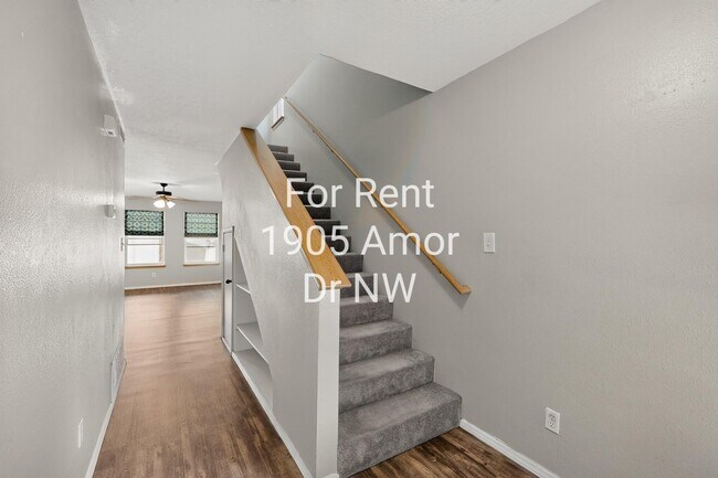 Building Photo - 1905 Amor Dr NW