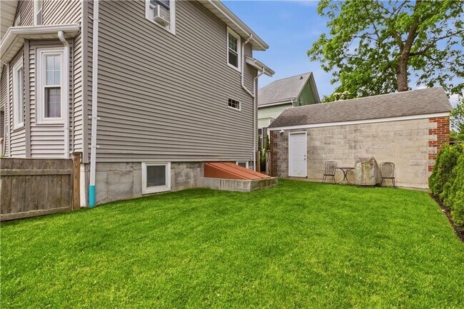 Building Photo - 82 Van Zandt Ave