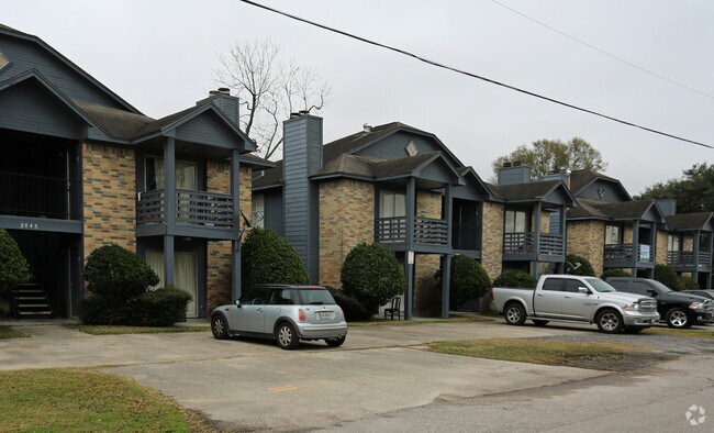 Building Photo - Hacienda Apartments
