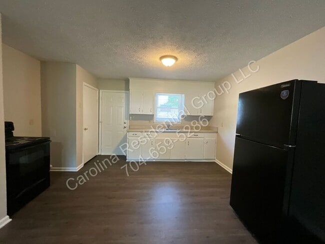 Building Photo - 322 E Sumter St