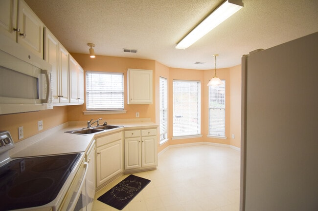 Building Photo - 104 Summit Ridge Cir