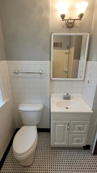 Building Photo - 5633 Finkman St