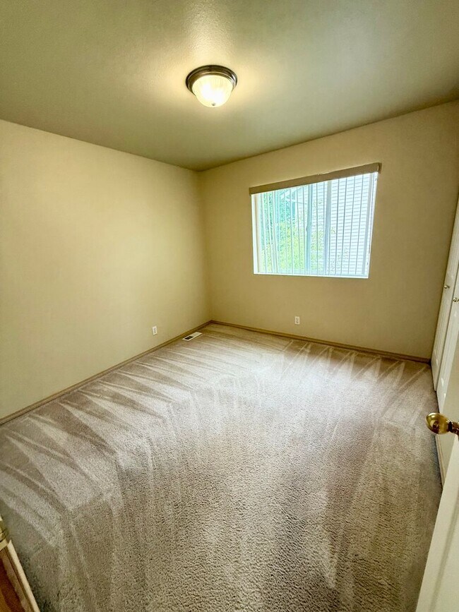 Building Photo - **** Application pending ****