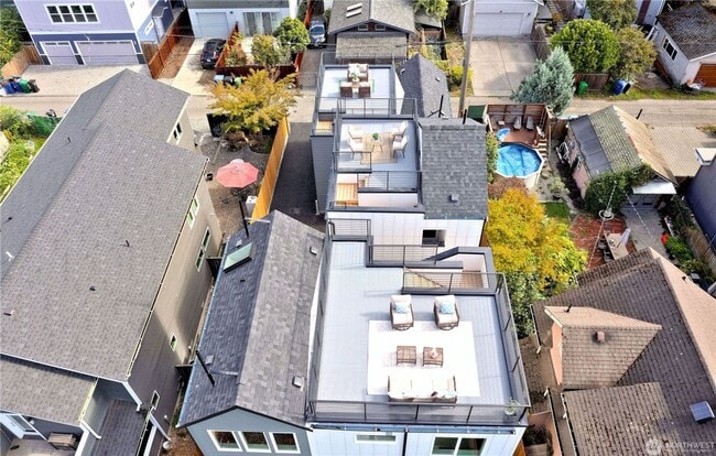 Building Photo - 6918 Flora Ave S