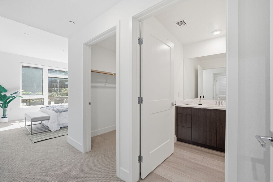 Building Photo - 3578 Rambla Pl