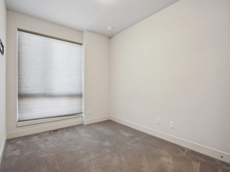 Building Photo - 1030 W 37th Ave