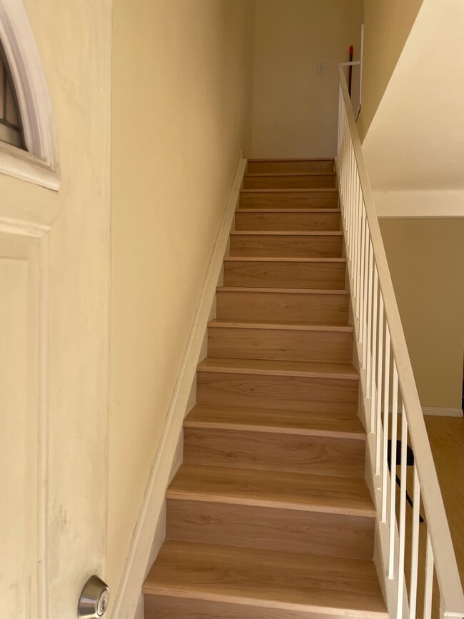 Building Photo - 719 N Eucalyptus Ave