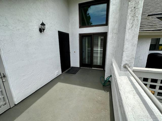 Building Photo - 520 Via De La Valle