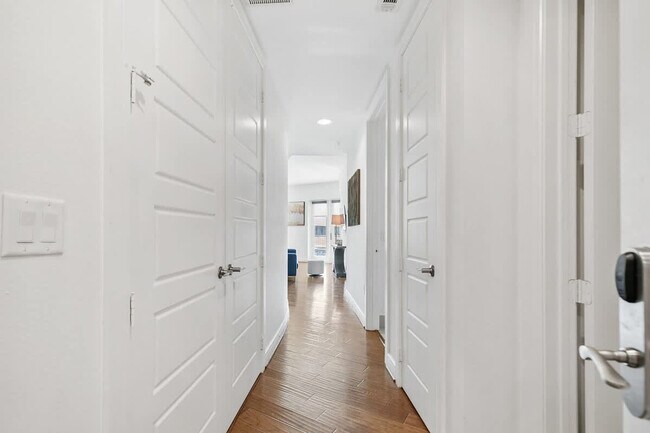 Building Photo - 101 Bowen St