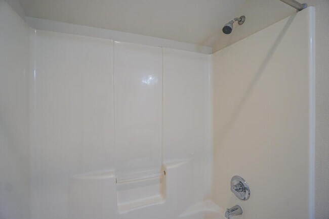 Building Photo - BEAUTIFUL THREE BEDROOM HOME IN VANCOUVER