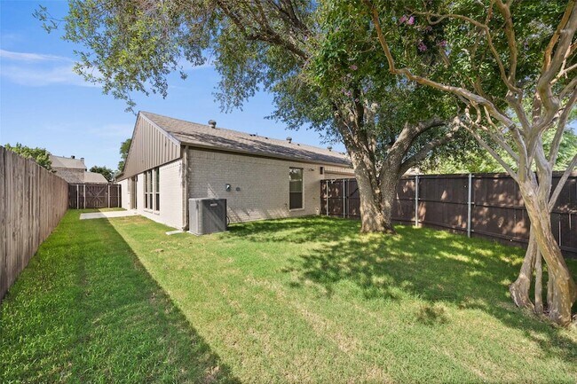 Building Photo - 2114 Trellis Pl