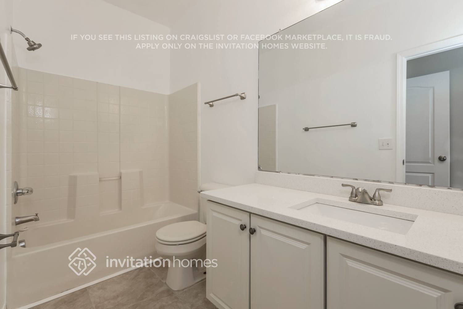 Building Photo - 15792 Fishhawk Falls Dr