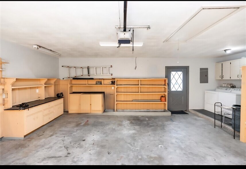 Building Photo - 4431 Doris Dr
