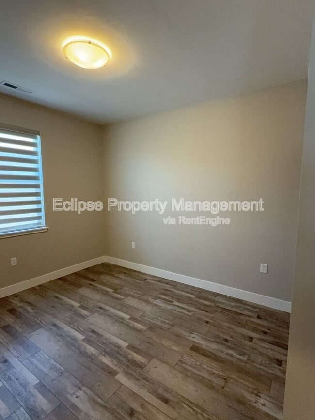 Building Photo - 679 Eadin Ln