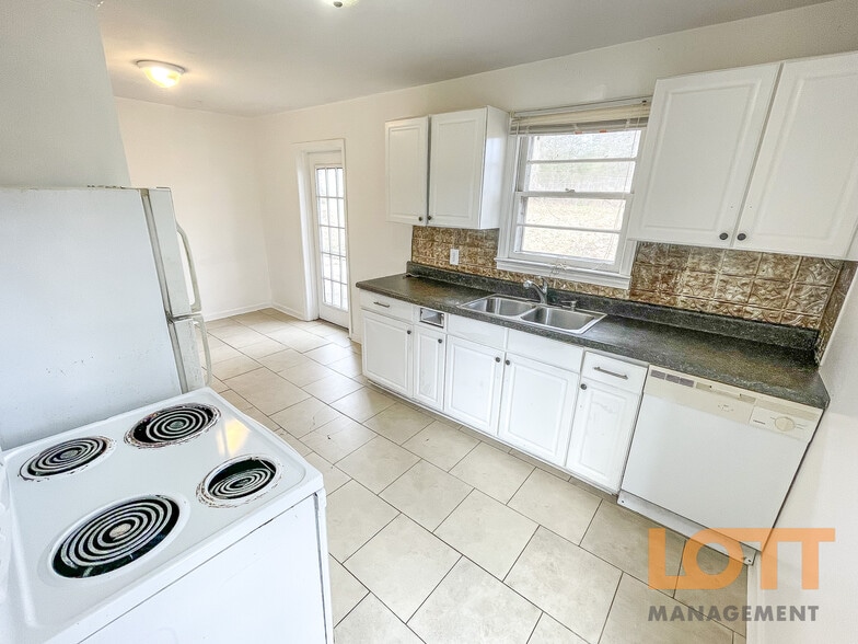 Building Photo - 323 Welcome Ave