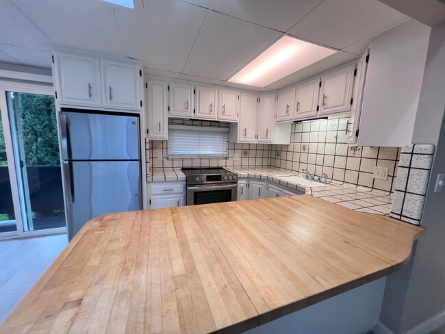 Building Photo - EBN T 14723